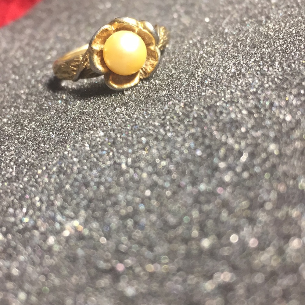 Antique pearl flower ring size 8